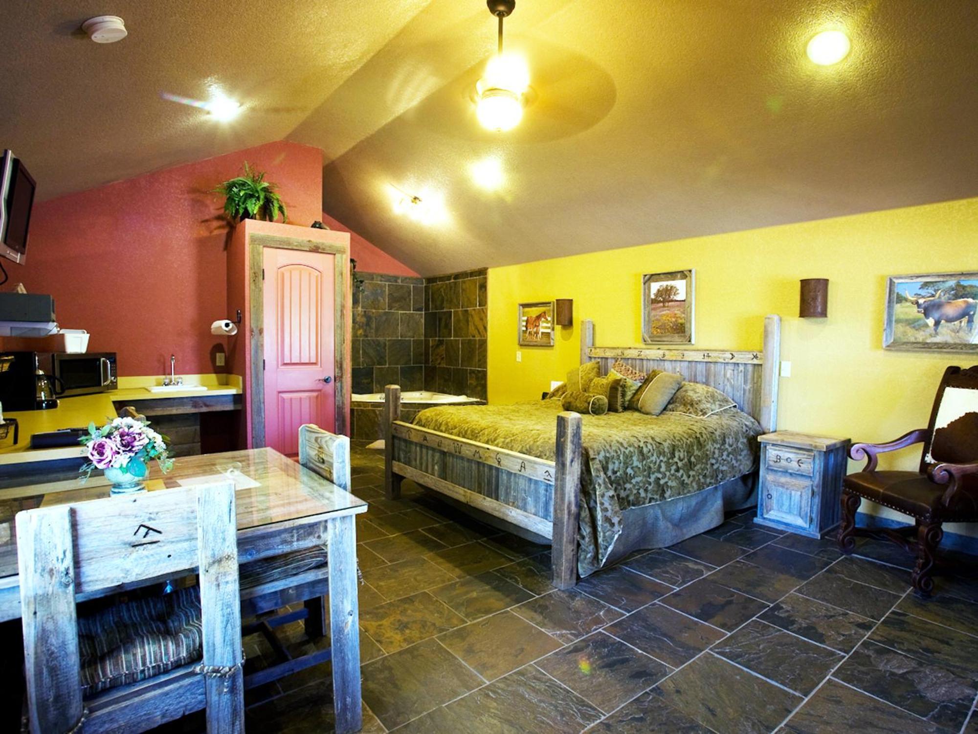 Rustic Creek Ranch Resort At North Jellystone Park Берлесон Экстерьер фото