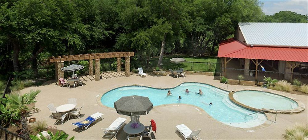 Rustic Creek Ranch Resort At North Jellystone Park Берлесон Экстерьер фото